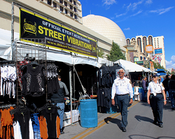 Volunteers at street vibrations